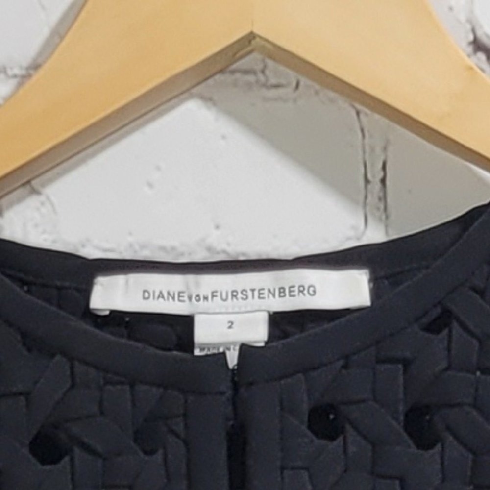 Diane‎ von Furstenberg Black Sleeveless Sheath Hope Dress Crochet Neck Detail 2 - Picture 5 of 9